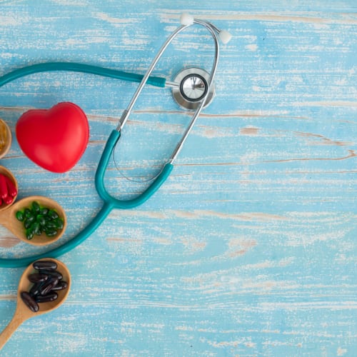 stethoscope and supplements depicting heart health
