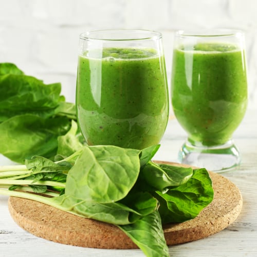 green smoothie with spinach, apple and avocado