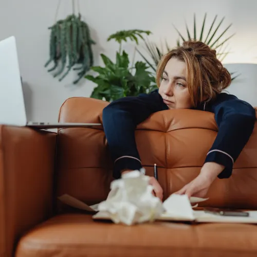 A person surrounded by multiple screens, notifications, and competing demands, appearing mentally overloaded and distracted.